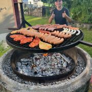 Bild 5 – Ben-Jakob beim Grillen