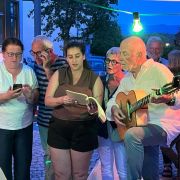 Bilder 6/7 – Emil Veit und Philippe Boisselier mit den Gitarren und beim abendlichen Singen