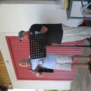 Bilder 6/7 – Emil Veit und Philippe Boisselier mit den Gitarren und beim abendlichen Singen